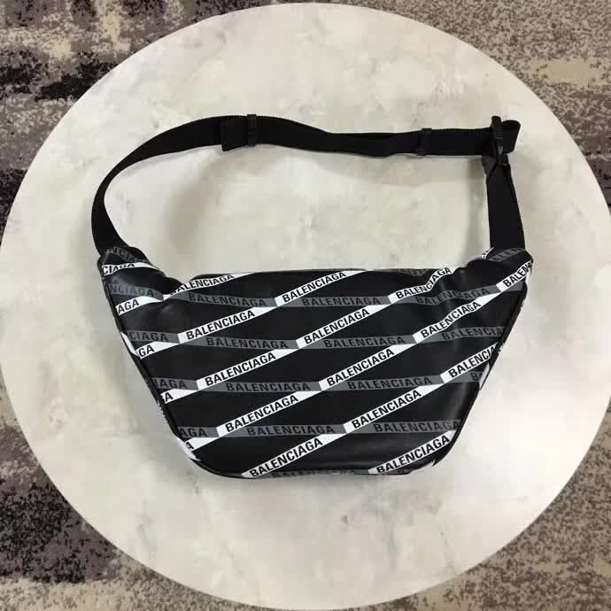 BALENCIAG巴黎世家 專櫃同步更新 塗鴉胸包腰包 簡約兩用包 可做胸包或者腰包  BL1130